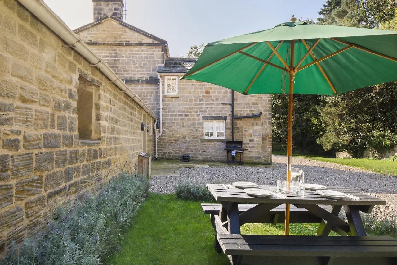 Дом отдыха Harewood Estate Cottages Великобритания